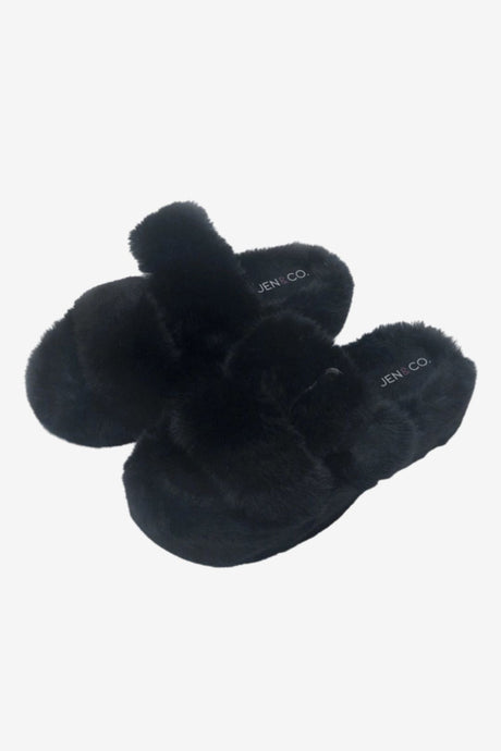 Fluffy Slippers w/ Buckle